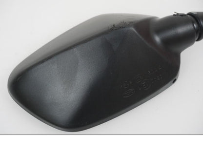 Snett uppifrån på Backspegel från en Honda CB 650 R -2021 motorcykel.