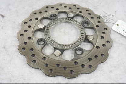 Framsidan på <p>Bromsskiva bak från Kawasaki ER-6N ABS 2011.</p>

<p>220x4,89mm</p> motorcykel.