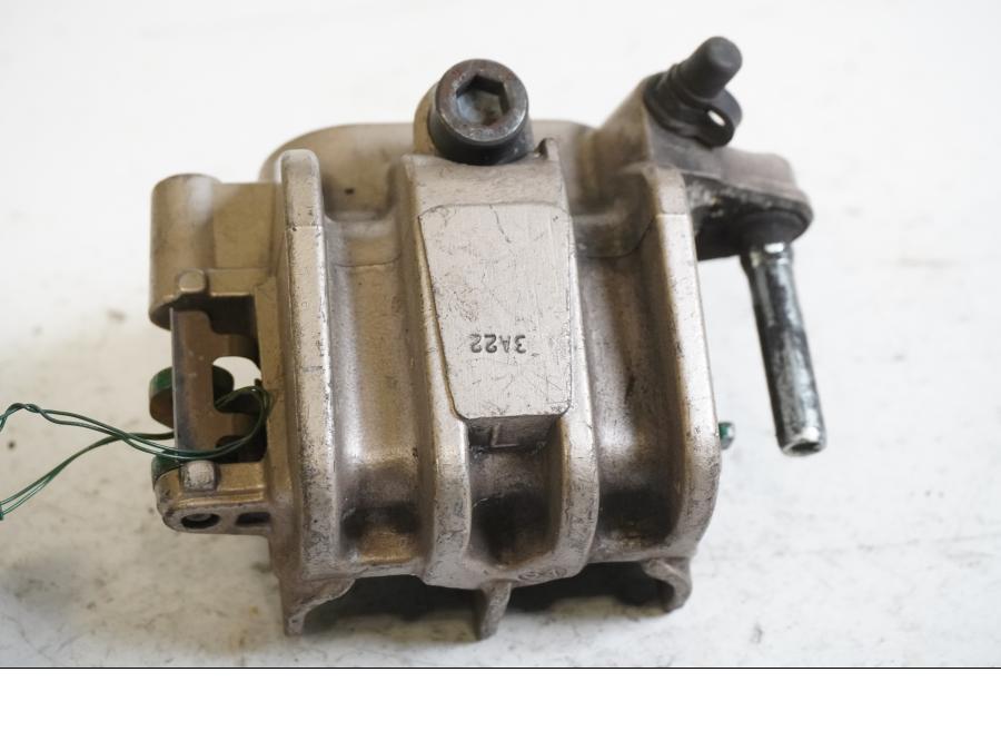 Baksidan på Bromsok från en Honda VFR 750 -1988 motorcykel.