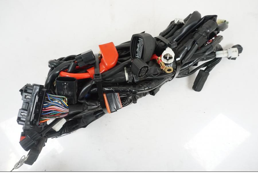 Höger sida på Kabelstam från en Yamaha MT-07 -2019 motorcykel.