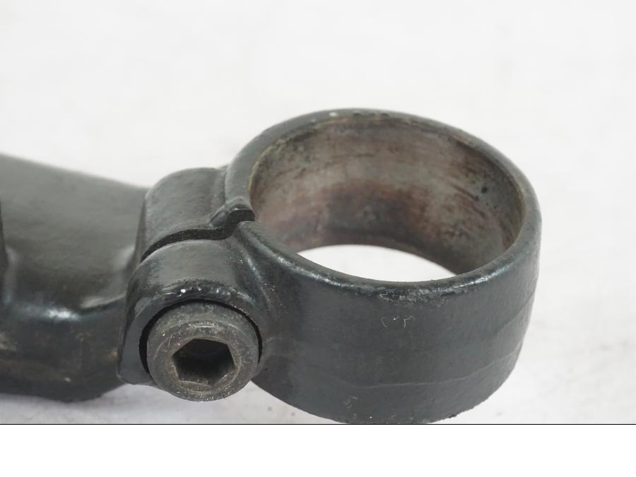 Vänster sida på Gaffelkrona från en Honda CBR 1000 F -1989 motorcykel.