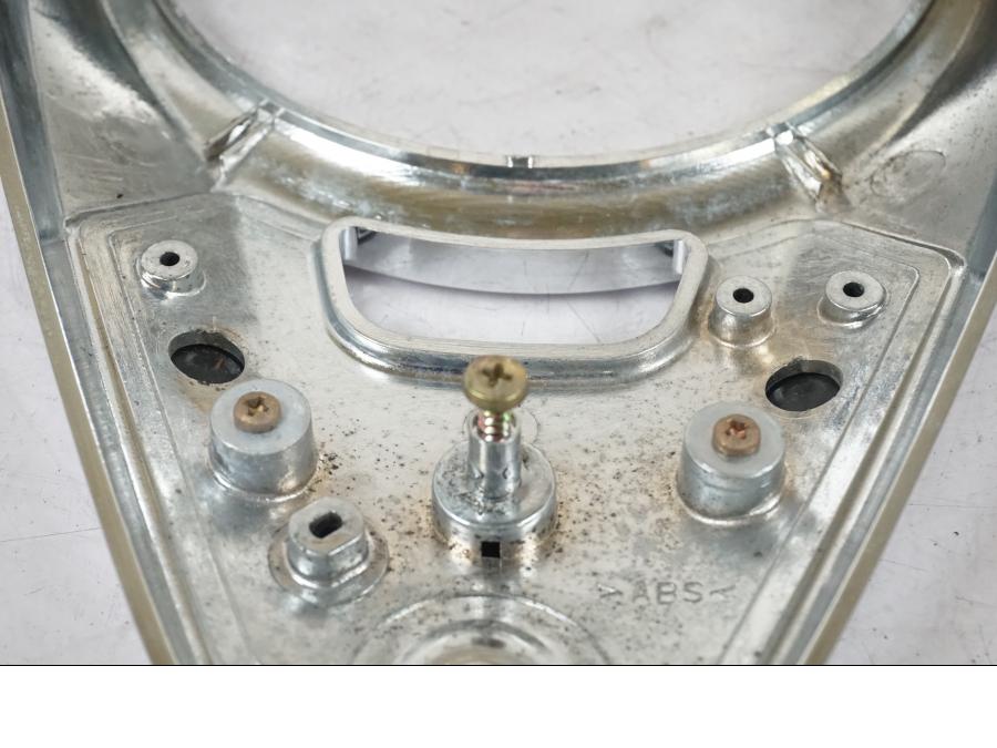 Extrabild1 på Instrumentkåpa från en Suzuki VL 800 -2002 motorcykel.