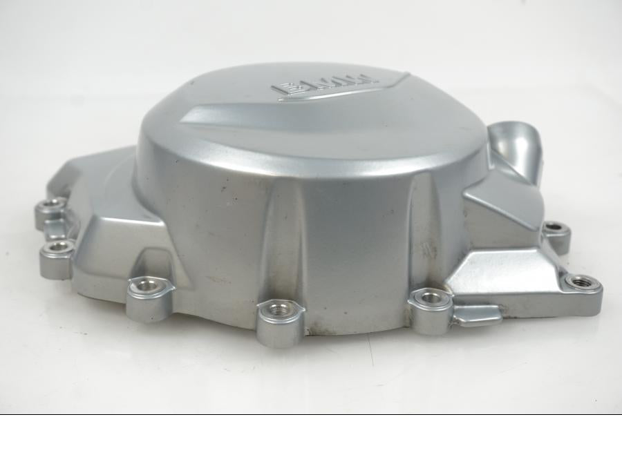 Baksidan på Generatorkåpa från en BMW F 850 GS -2019 motorcykel.