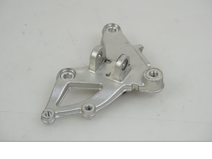 Framsidan på Fotpinnefäste från en BMW R Ninet -2017 motorcykel.