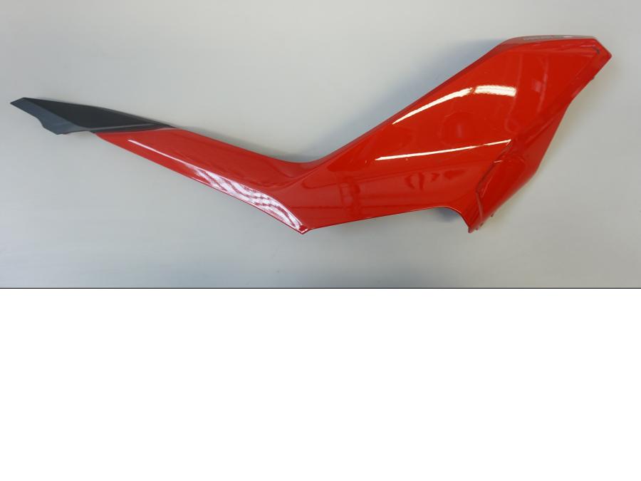 Framsidan på Sidopanel från en Ducati Supersport 939 -2020 motorcykel.