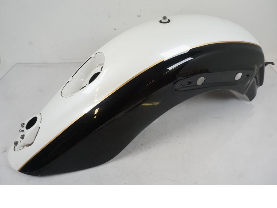 Framsidan på <p>Bakskärm till Triumph Rocket III Touring.</p>

<p>En mindre repa finns se bild.</p> motorcykel.