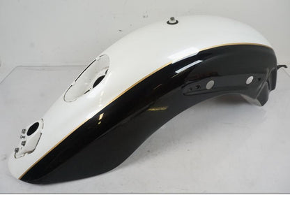 Framsidan på <p>Bakskärm till Triumph Rocket III Touring.</p>

<p>En mindre repa finns se bild.</p> motorcykel.