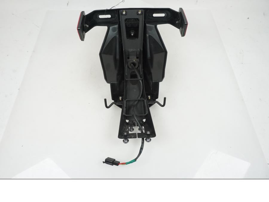 Snett uppifrån på Skylthållare från en Kawasaki NINJA 400 -2018 motorcykel.