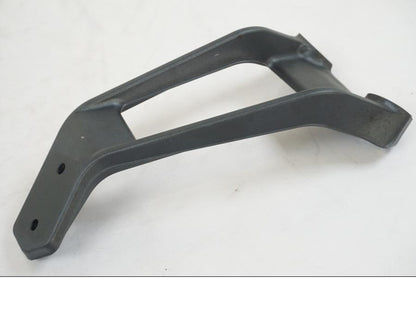 Höger sida på Fotpinnefäste från en KTM 1290 Super Duke R -2015 motorcykel.