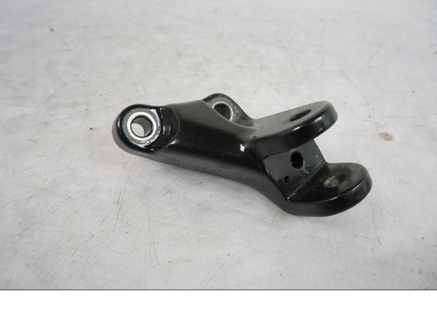 Baksidan på Fotpinnefäste från en Triumph Bonneville T120 -2021 motorcykel.