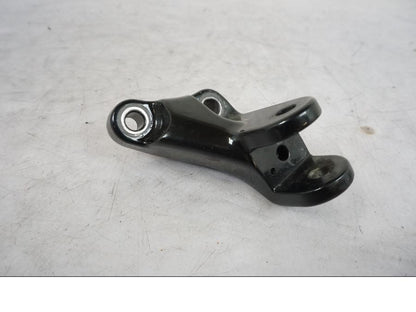 Baksidan på Fotpinnefäste från en Triumph Bonneville T120 -2021 motorcykel.