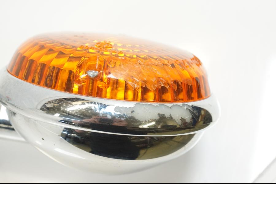 Vänster sida på Blinkersfäste från en Yamaha XVS 1100 -2003 motorcykel.