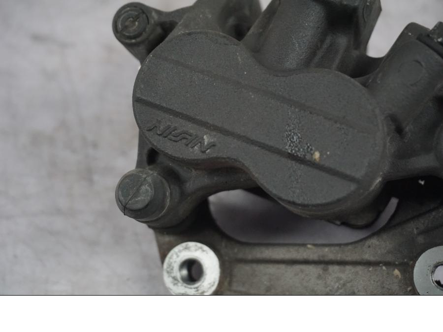 Baksidan på Bromsok från en Triumph Tiger Explorer -2016 motorcykel.