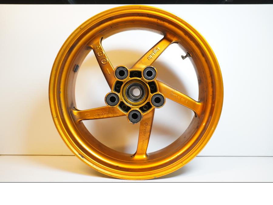 Extrabild1 på Fälg från en Aprilia SL 1000 Falco -2000 motorcykel.