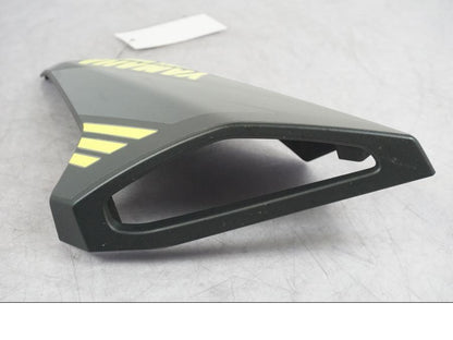 Vänster sida på Sidkåpa från en Yamaha MT-09 -2016 motorcykel.