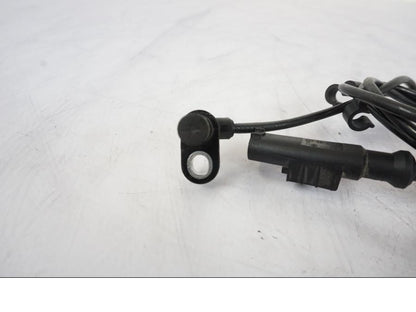 Baksidan på ABS givare från en KTM 790 Duke -2019 motorcykel.