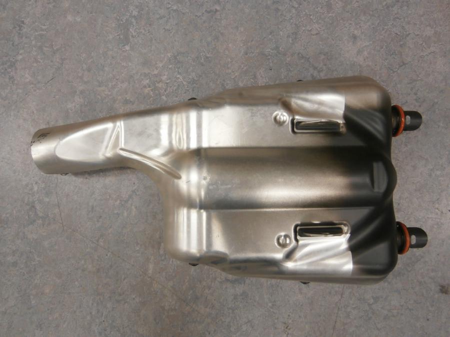 Baksidan på Ljuddämpare från en Suzuki GSX 1300 BK -2008 motorcykel.