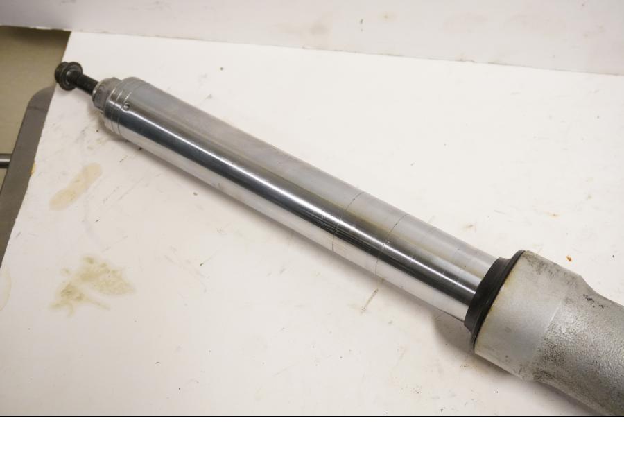 Vänster sida på Gaffelben från en BMW R 1100 RT -2000 motorcykel.