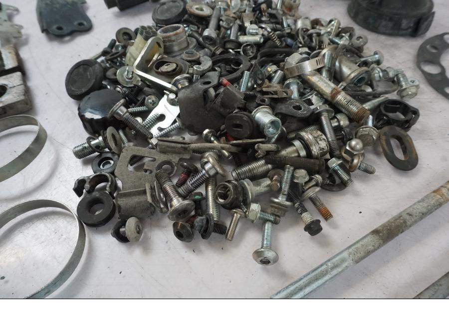 Extrabild1 på Skruv / Mutter etc från en Kawasaki Versys 650 -2014 motorcykel.