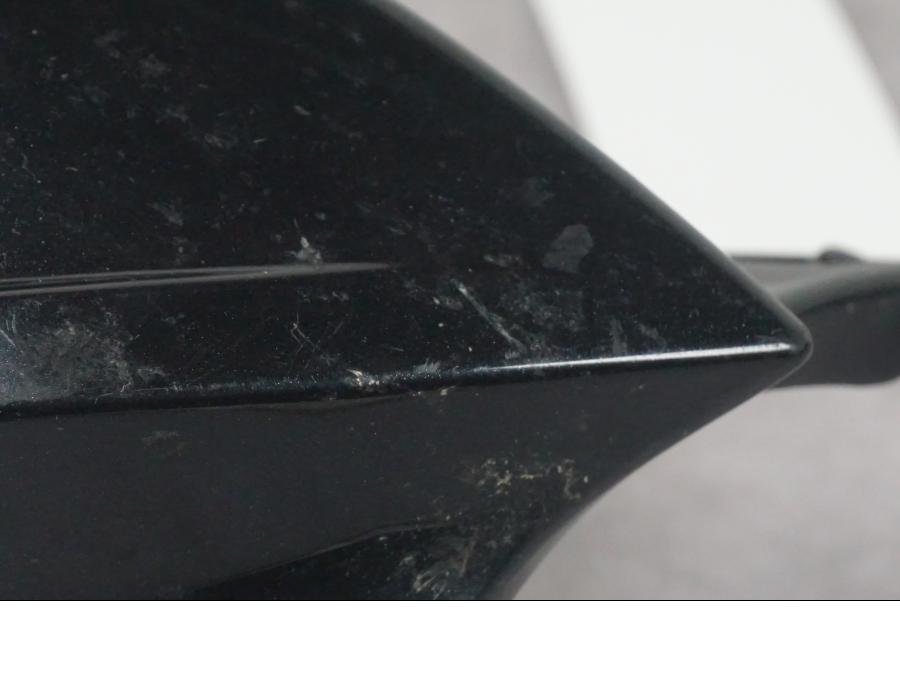 Höger sida på Plast från en Triumph Tiger Explorer -2012 motorcykel.