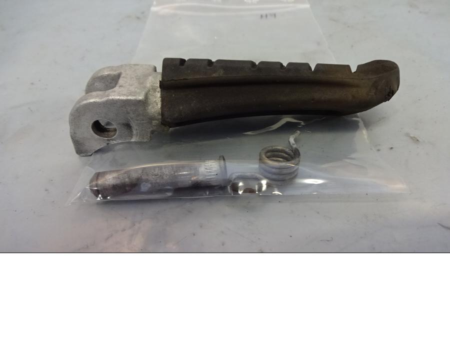 Framsidan på Fotpinne från en KTM 990 Super Duke -2009 motorcykel.