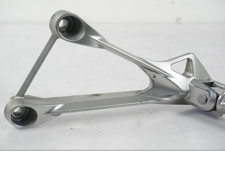 Höger sida på Fotpinne från en Kawasaki ZX-6R -2005 motorcykel.