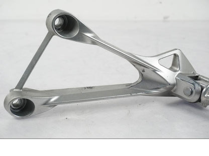 Höger sida på Fotpinne från en Kawasaki ZX-6R -2005 motorcykel.