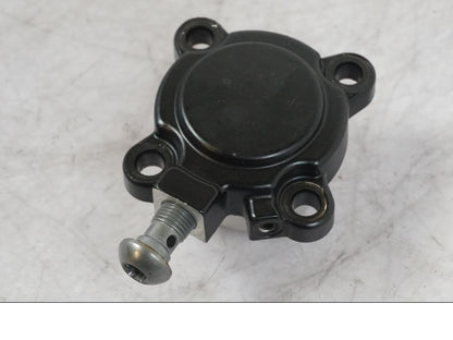 Snett uppifrån på Kopplingslavcylinder från en BMW K 1600 GTL -2015 motorcykel.