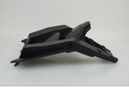 Baksidan på Skylthållare från en KTM 1290 Super Duke -2023 motorcykel.