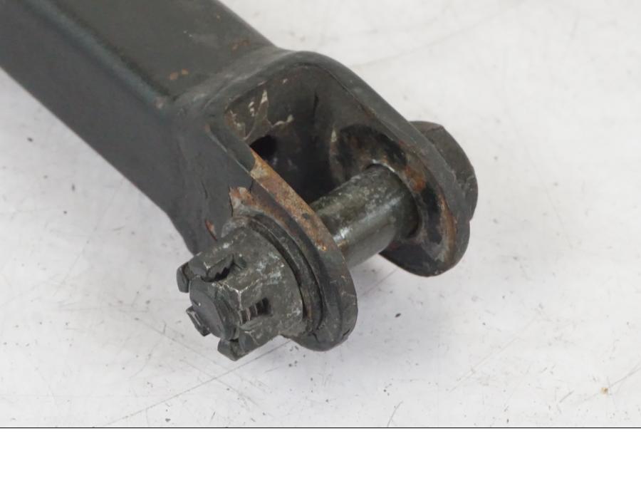 Höger sida på Bromslänkage från en Suzuki GSX 550 EF -1985 motorcykel.