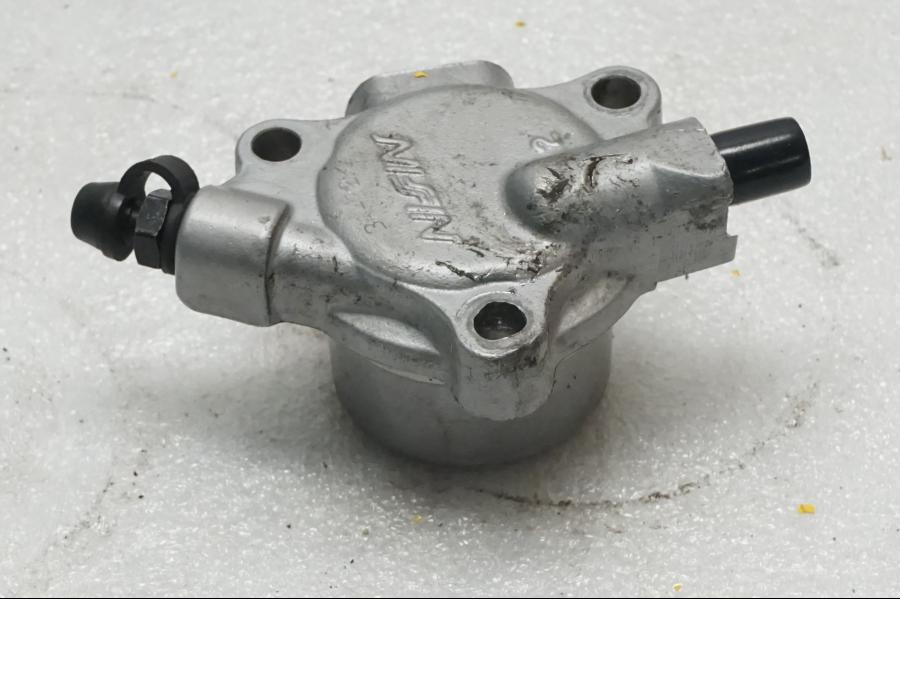 Baksidan på Kopplingslavcylinder från en Kawasaki VN 1500 Mean Streak -2003 motorcykel.