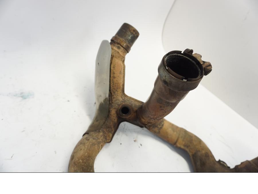 Vänster sida på Grenrör från en Suzuki DL 1000 -2003 motorcykel.