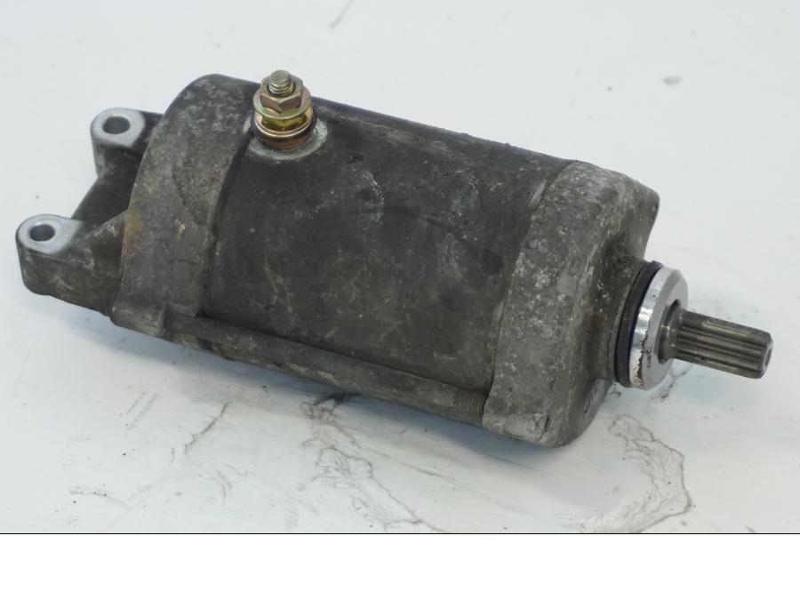 Framsidan på Startmotor från en Honda XL 1000 V -1999 motorcykel.