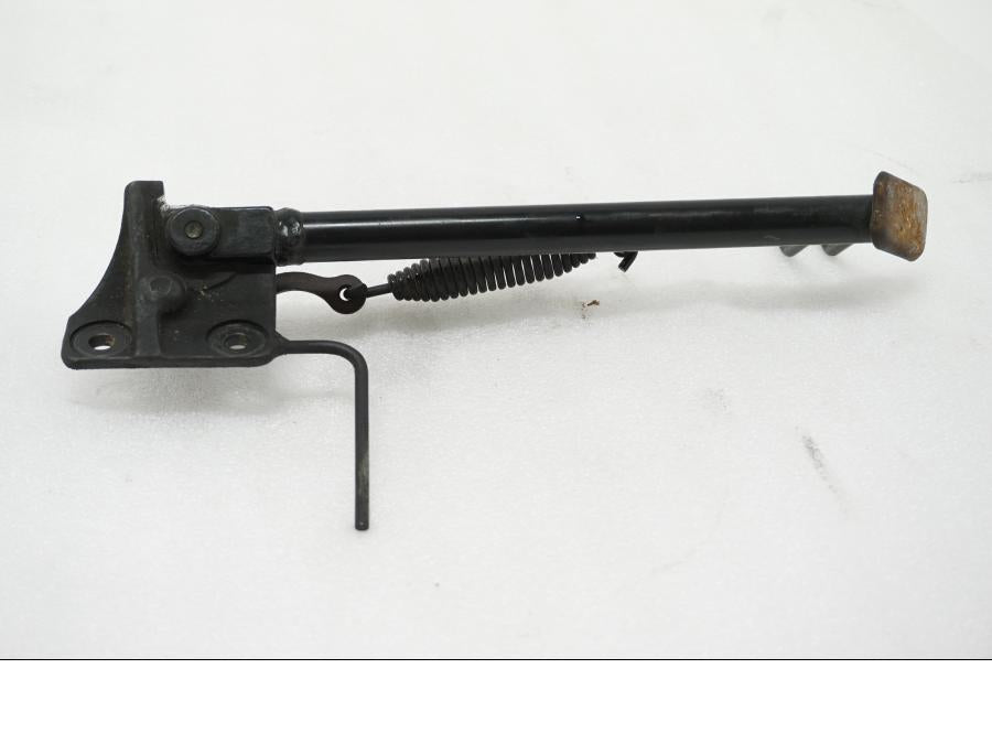 Baksidan på Sidostöd från en Buell XB9S -2003 motorcykel.