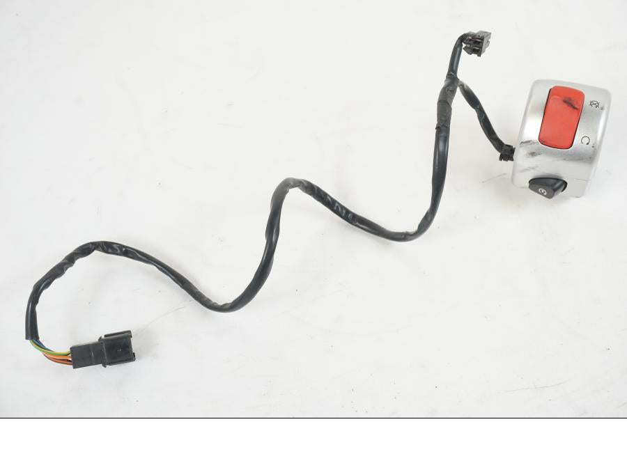 Framsidan på Styrelreglage från en Suzuki VZR 1800 -2009 motorcykel.