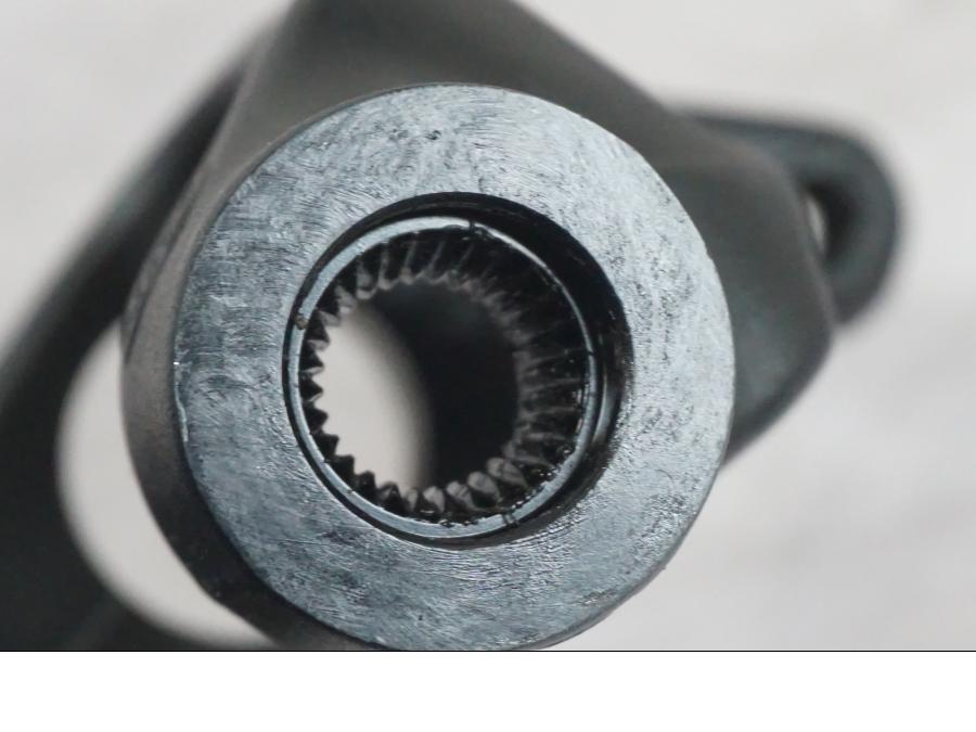 Vänster sida på Växelarm från en KTM 1290 Super Duke R -2022 motorcykel.