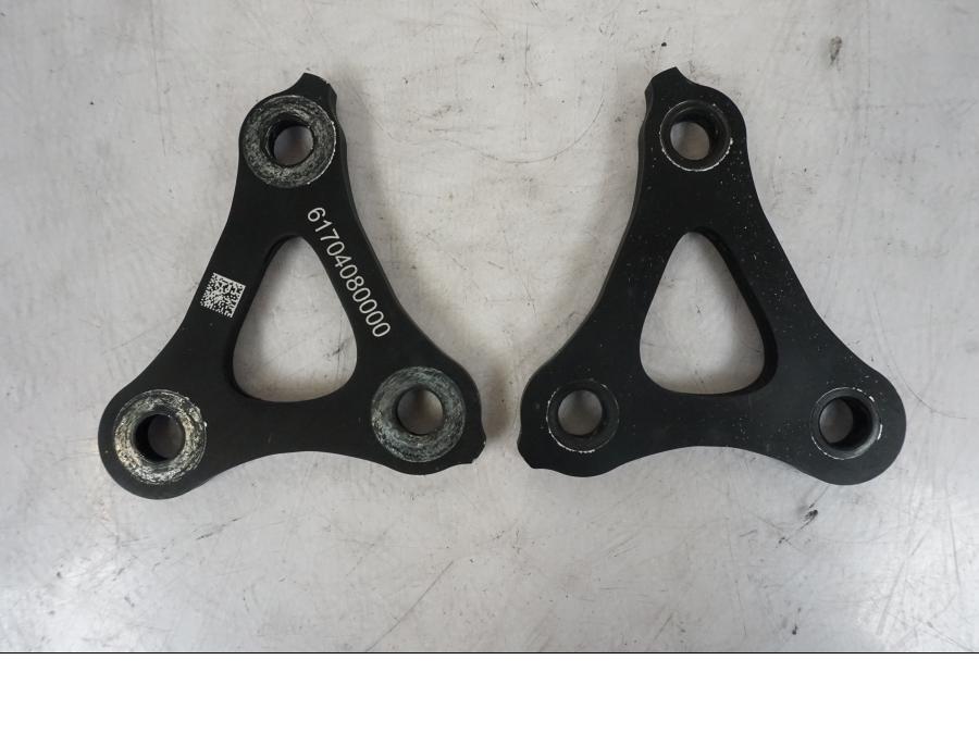 Framsidan på Länkage från en KTM 1290 Super Duke R -2023 motorcykel.