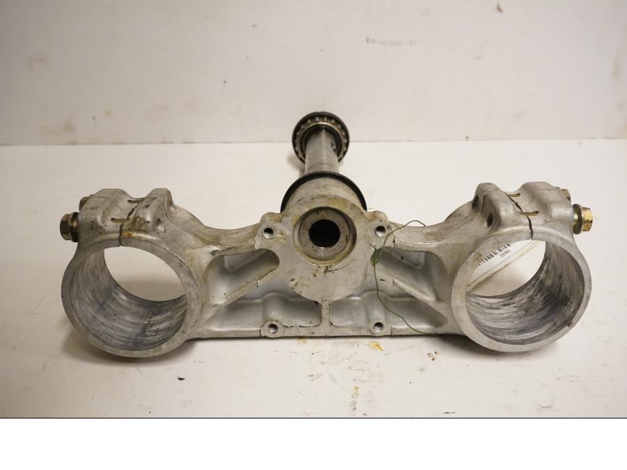 Baksidan på Gaffelkrona från en Husqvarna SM 500 -2006 motorcykel.