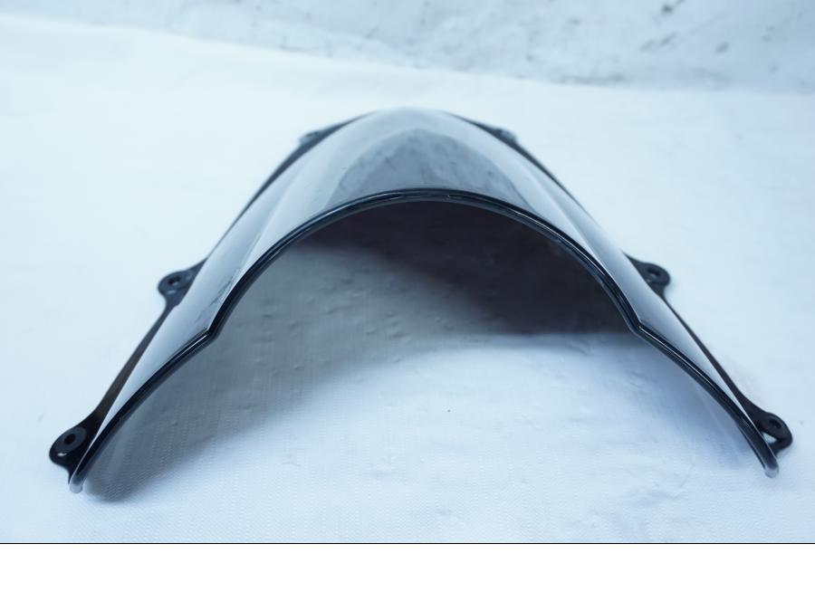 Höger sida på Vindruta från en Suzuki GSX-R 1000 -2011 motorcykel.