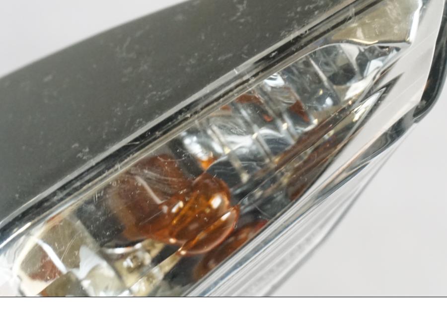 Vänster sida på Blinkers från en Kawasaki Z 900 -2019 motorcykel.