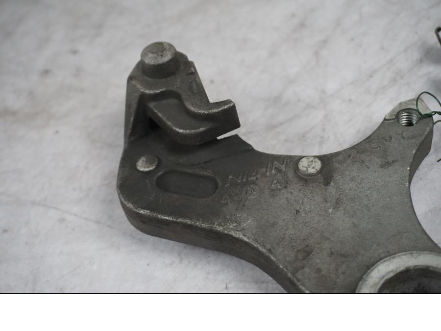 Snett uppifrån på Bromsoksfäste från en Yamaha YZF 1000 R1 -2004 motorcykel.