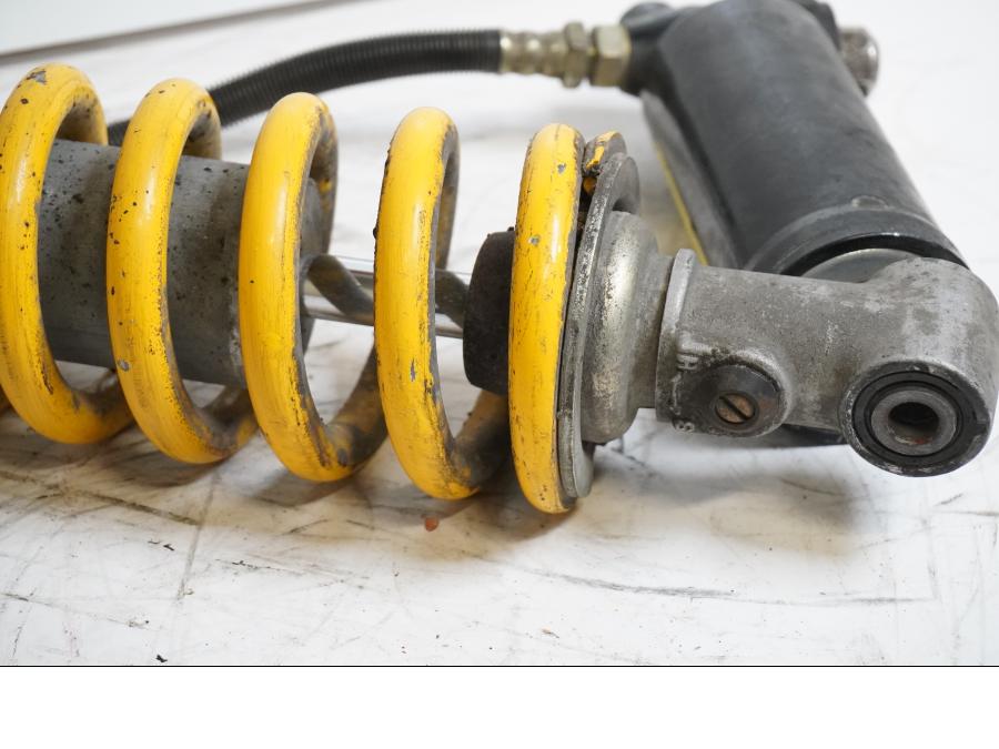 Höger sida på Stötdämpare från en Triumph TT 600 -2001 motorcykel.