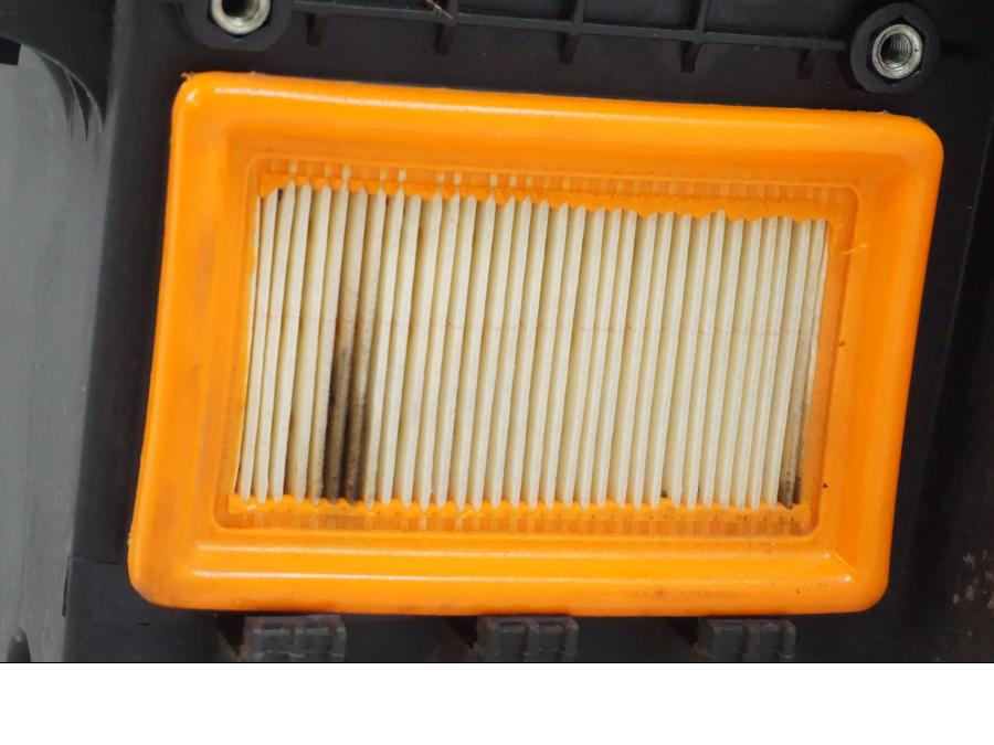 Vänster sida på Luftburk från en BMW F 650 CS -2002 motorcykel.