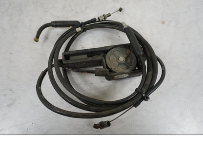 Baksidan på Vajerfördelare från en BMW R 850 R -2004 motorcykel.