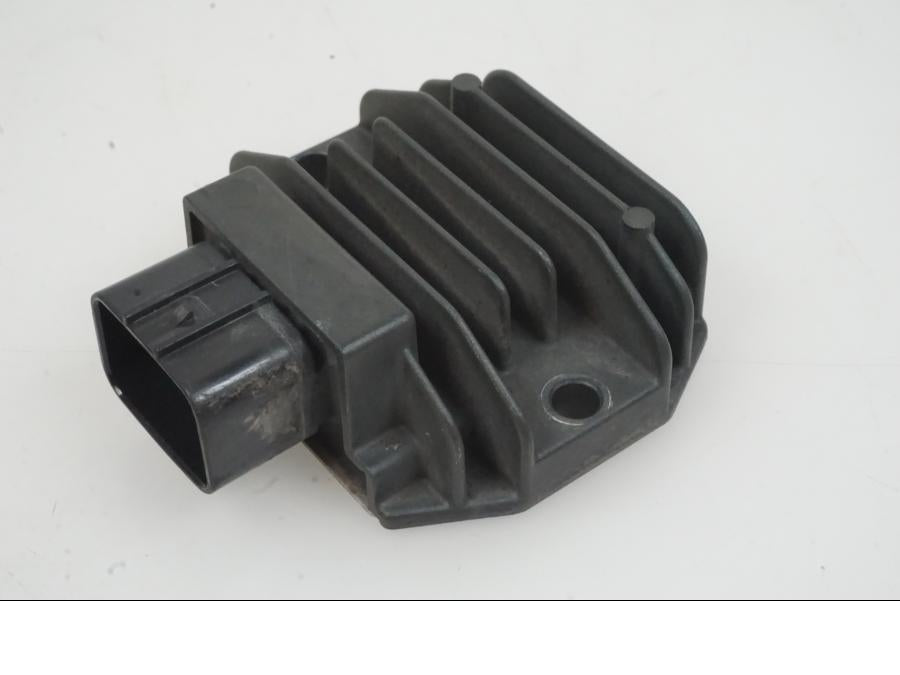 Framsidan på Likriktare från en KTM 1290 Super Duke -2019 motorcykel.