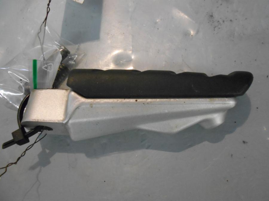 Höger sida på Fotpinne från en BMW R 1200 RS -2016 motorcykel.