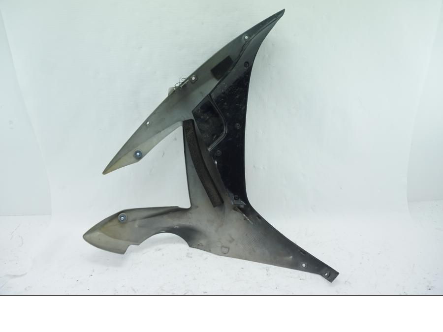 Baksidan på Sidkåpa från en Yamaha YZF 1000 R1 -2002 motorcykel.