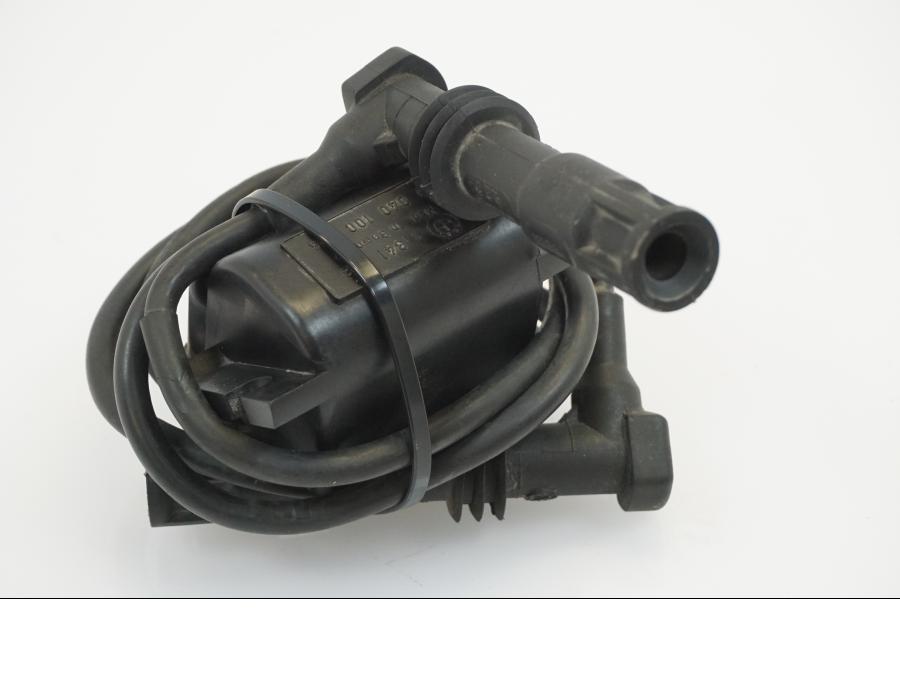 Framsidan på Tändspole från en BMW R 1150 R -2002 motorcykel.