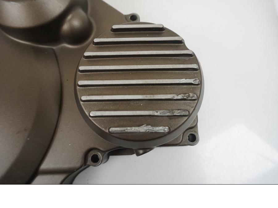 Baksidan på Kopplingskåpa från en Kawasaki ZRX 1200 S -2004 motorcykel.