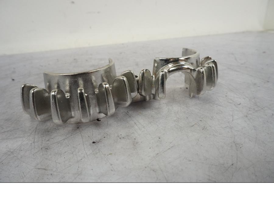 Baksidan på Avgasanslutning från en Triumph Bonneville T120 -2021 motorcykel.